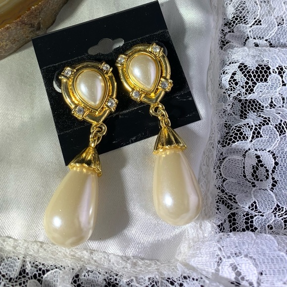 Vintage Gold Tone Rhinestone Faux Pearl Dangle Runway Design Earrings - Picture 2 of 3